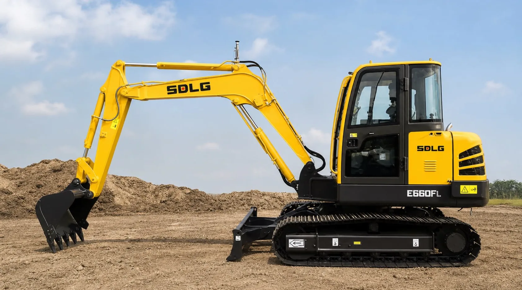 Мініекскаватор SDLG E660FL на будівельному майданчику